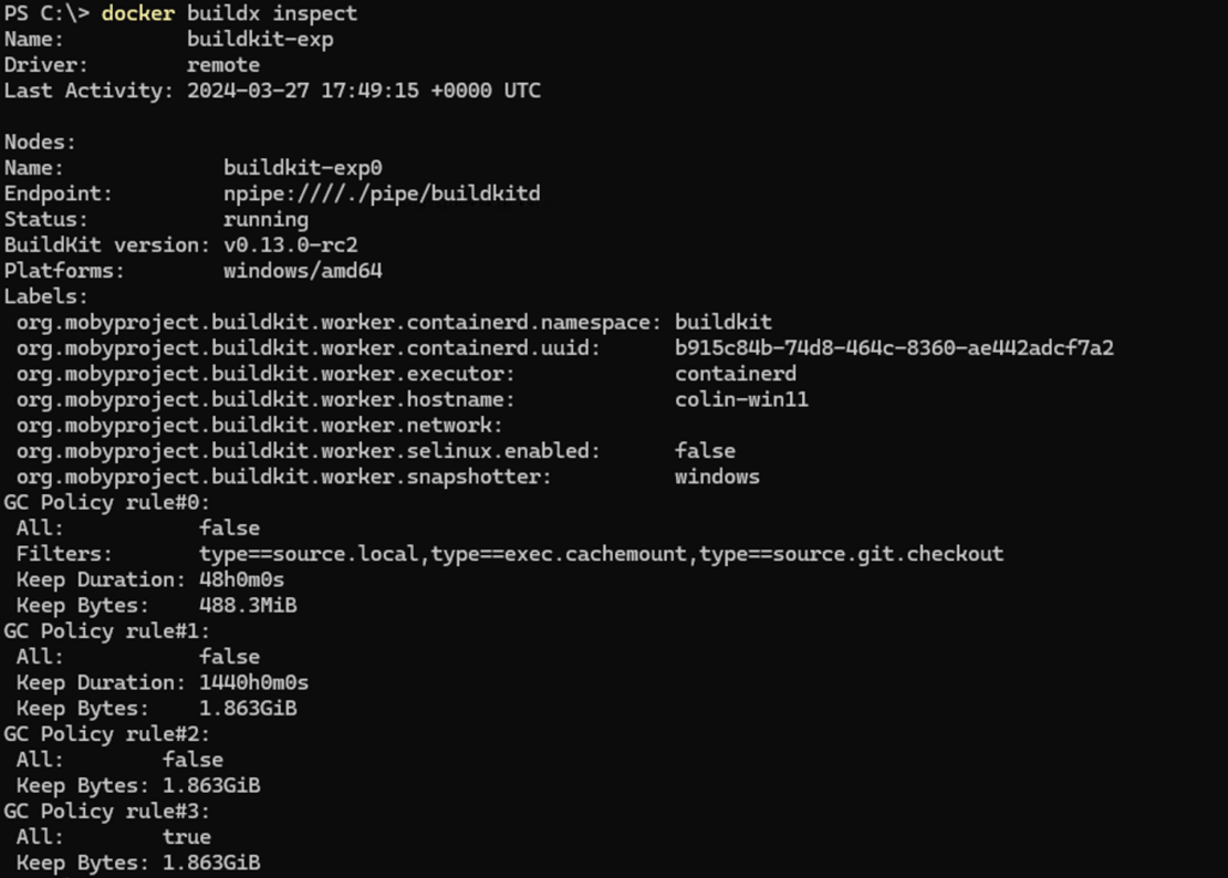 Windows PowerShell が 'docker buildx inspect' を実行して接続をテストしているスクリーンショット。